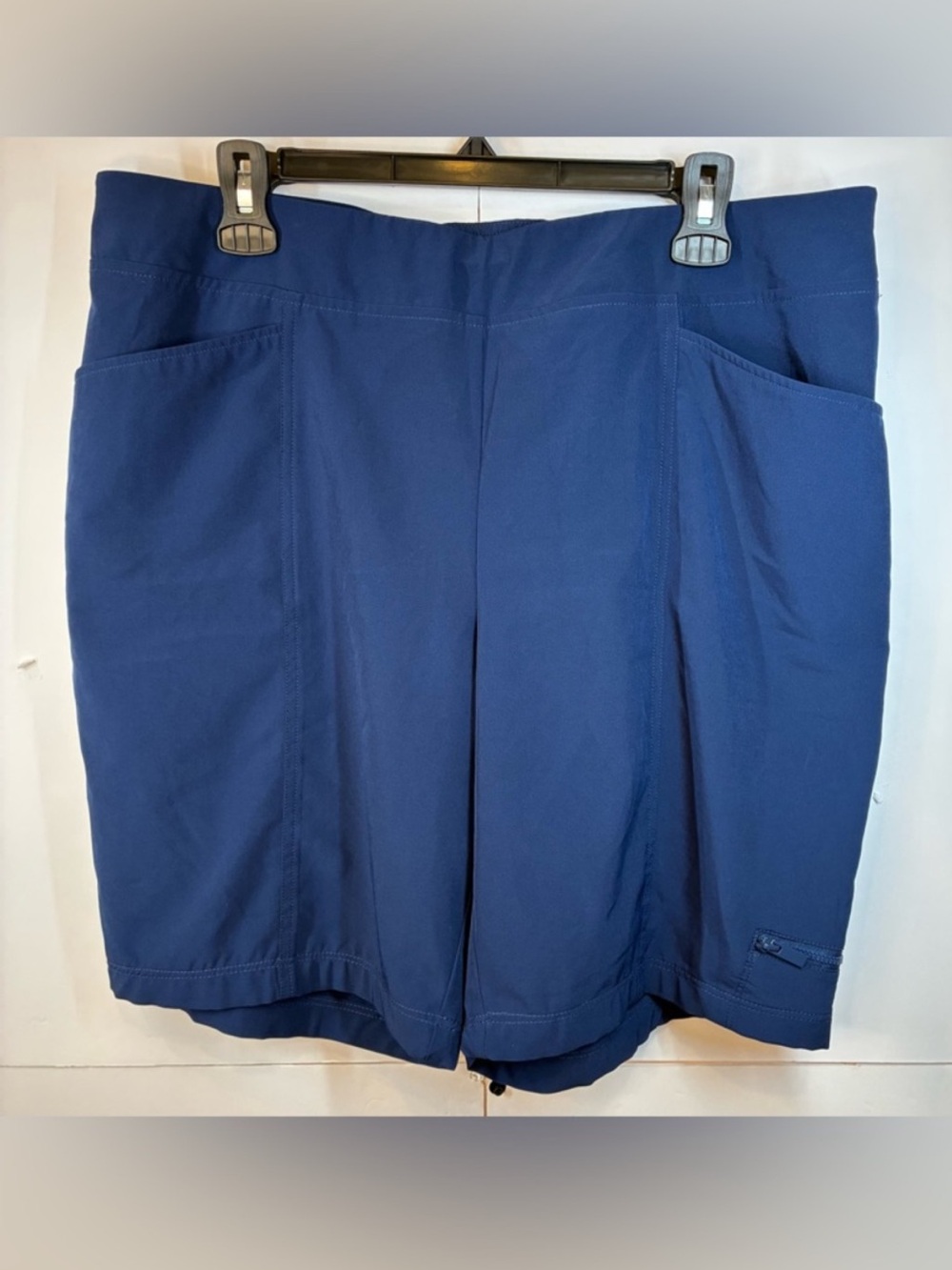 Chico's Zenergy Navy Blue Athletic Shorts Zip Pocket Pull-On Size 2.5 (14R)